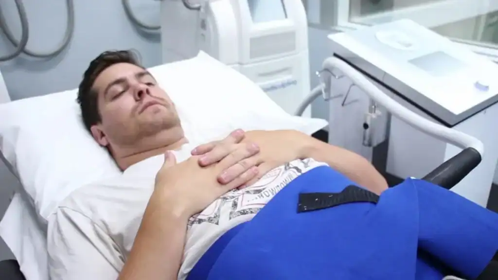 Transforming Bodies: Celebrity Success Stories and the Truth Behind Body Contouring 2 Image of male having body contouring Paisley treatment